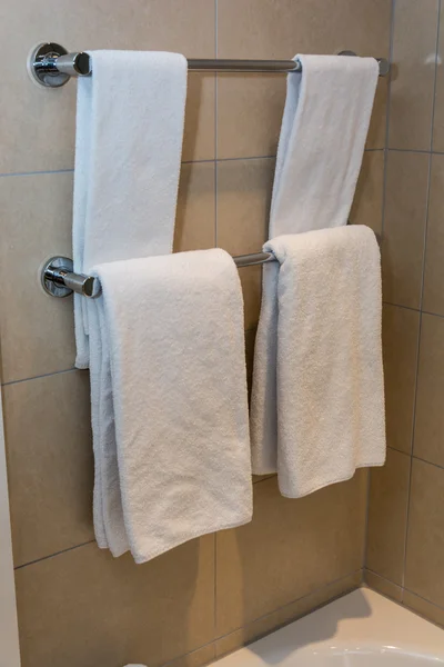 Bathroom Towels - white towels on a hanger prepared to use — Stock Photo, Image