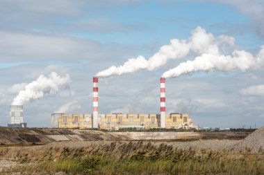 Beyaz tehlike Kömür Santrali bacasından duman