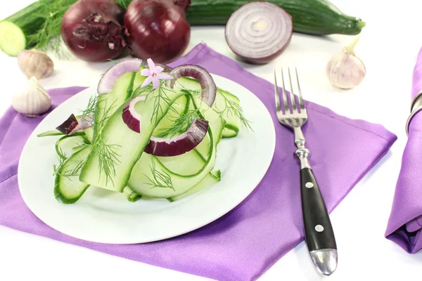 Ensalada de pepino con eneldo y flor de ajo —  Fotos de Stock