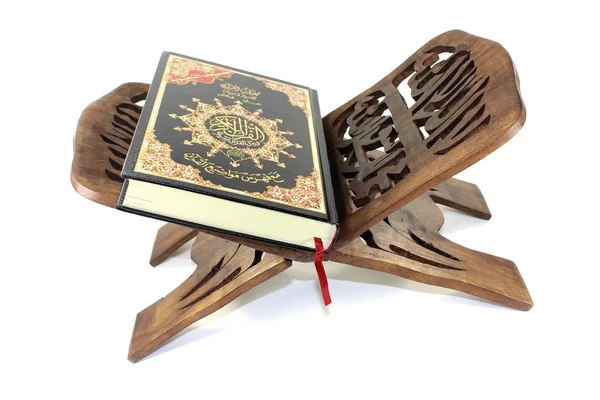 Коран на трибуне — стоковое фото