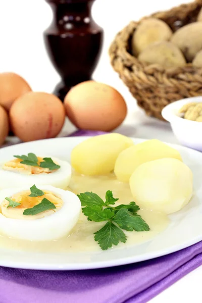 Senf-Eier mit Kartoffeln und Petersilie — Stockfoto