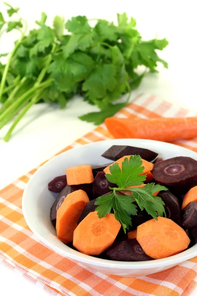 Fresh sliced orange and purple carrots — Stock Photo, Image