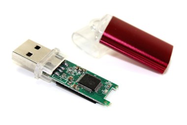 Kırmızı usb flash sürücü