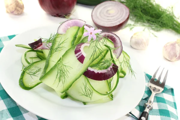 Ensalada de pepino con flor de ajo —  Fotos de Stock