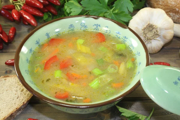 アジアン チキン コンソメ スープ野菜 — ストック写真
