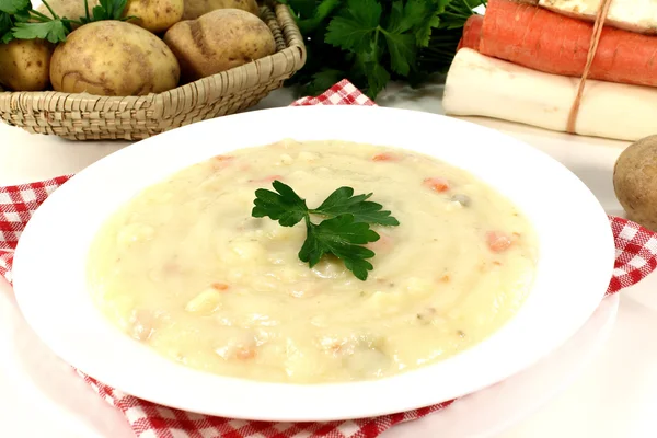 Картофельный суп из овощей — стоковое фото