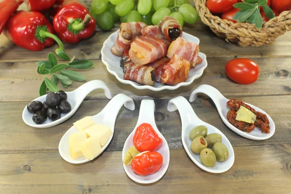 Tapas with prunes, figs and apricots — Stock Photo, Image