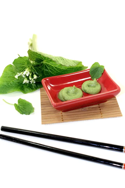 Wasabi with leaf and blossom — Stock Photo, Image