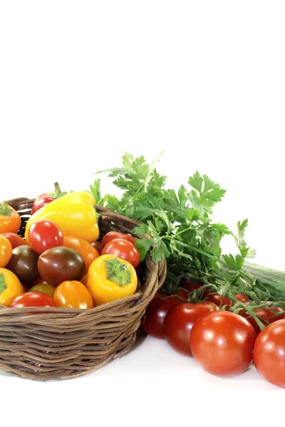 Panier à légumes avec légumes mélangés — Photo