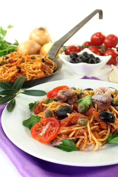 Spaghetti alla puttanesca — Foto Stock