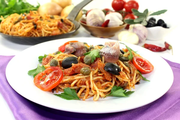 Spaghetti alla puttanesca — Stock fotografie