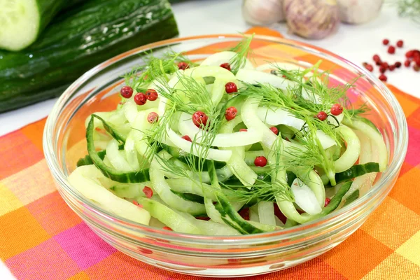 Komkommer salade — Stockfoto