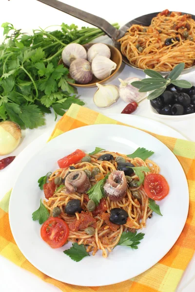 Spaghetti alla puttanesca — Stock fotografie