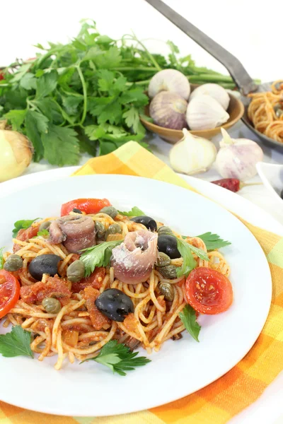 Spaghetti alla puttanesca — Stock fotografie