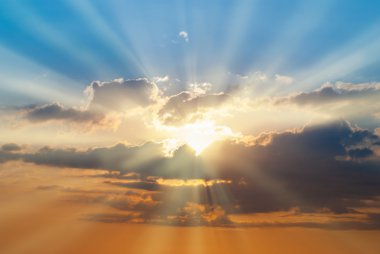 Mavi ve turuncu günbatımı gökyüzü