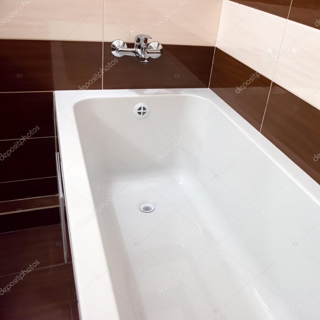White luxury bathtub in bathroom — Stock Photo © dovapi 101461862