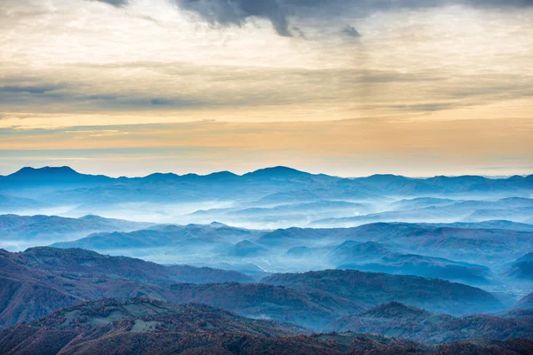 Beautiful blue mountains — Stock Photo, Image