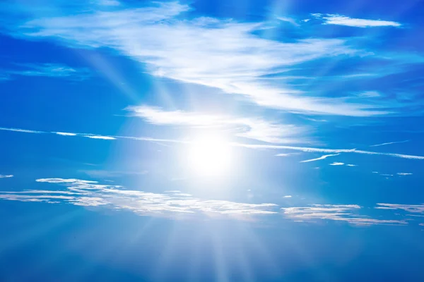 Cielo atardecer con nubes azules —  Fotos de Stock