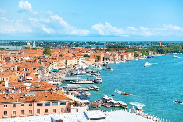 Boats and ships in Grand Canal — Stock Photo, Image