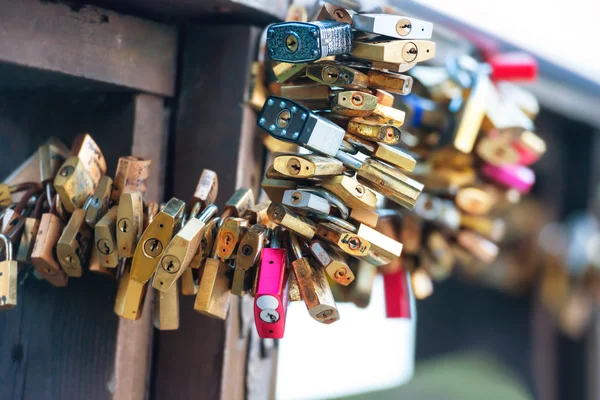 Fechaduras de amor na ponte em Veneza — Fotografia de Stock