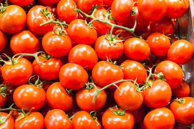pek çok kırmızı domates