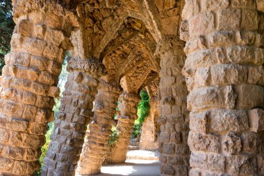 Park Guell taş sütunlar