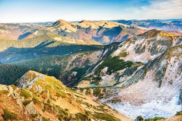 Tramonto in montagna e nuvole — Foto stock gratuita