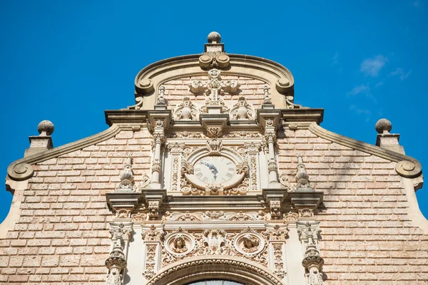 Beginn ist um 19 Uhr am Kloster Montserrat — Stockfoto