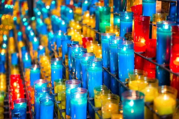 Muitas velas coloridas — Fotografia de Stock