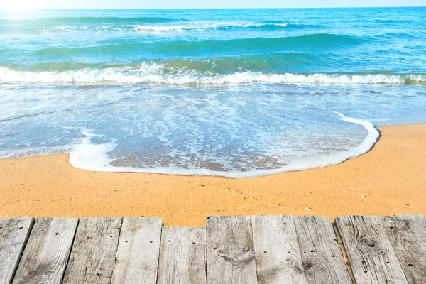 Wooden desk on tropical beach — Stock Photo, Image