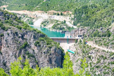 Dağlarda Nehri'ndeki baraj