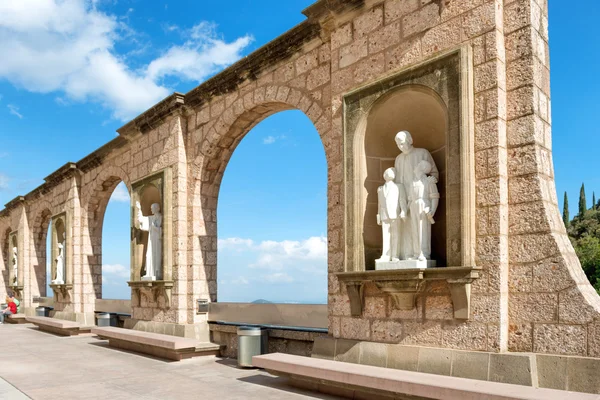 Statues on square in Montserrat monastery — Stock Photo, Image