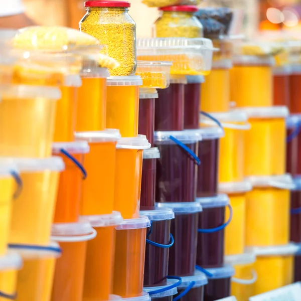 Many jars with honey — Stock Photo, Image