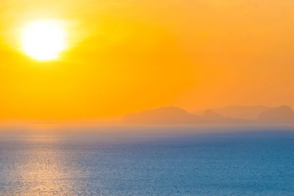 Wiele Małych Wysp Krajobraz Zachód Słońca Morze Kolorowym Zachodem Słońca — Zdjęcie stockowe