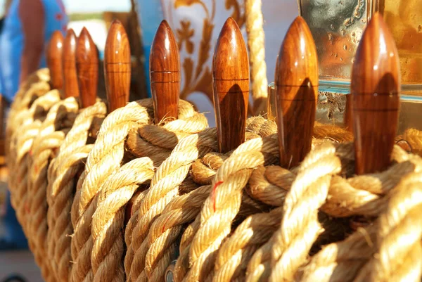 游艇的绳索和吊索 船用索具 — 图库照片