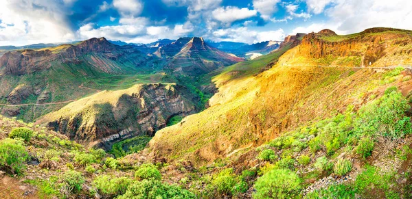 Panorama Över Klippiga Vulkaniska Landskap Med Berg Och Raviner Naturparken — Stockfoto