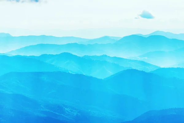 Montañas Azules Cumbre Naturaleza Paisaje Con Niebla Niebla — Foto de Stock