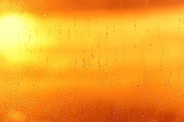 Regenwasser Tropfen Muster Auf Fensterglasoberfläche Und Sonnenuntergang Himmel Sonne — Stockfoto