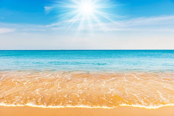 Playa Azul Agua Mar Arena Con Cielo Azul — Foto de Stock