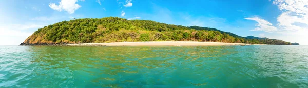 Mavi Denizli Yeşil Tropikal Ada Manzarası — Stok fotoğraf