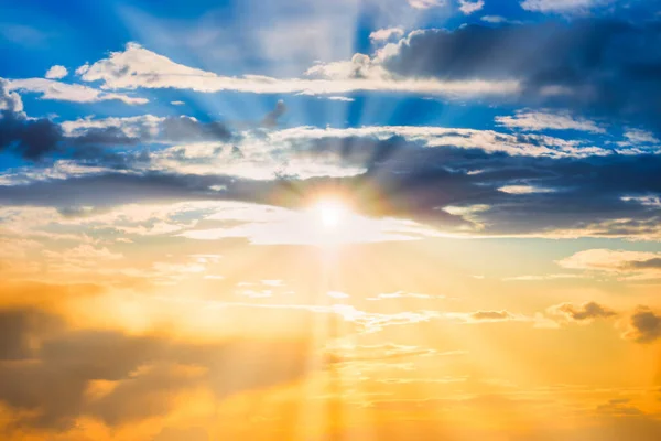 Cielo Del Atardecer Con Nubes Azules Naranjas —  Fotos de Stock