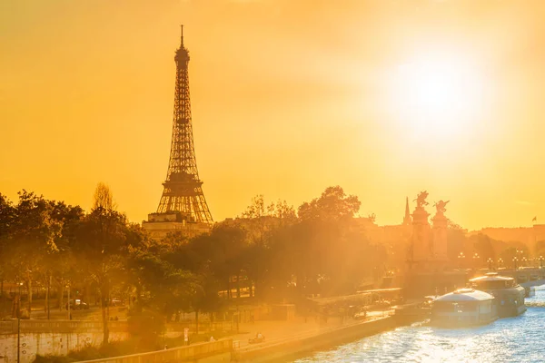 Hermosa Puesta Sol Con Torre Eiffel Río Sena París Francia — Foto de Stock