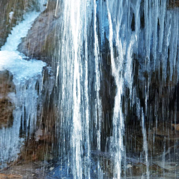 Källvatten Från Smält Snö Och Istappar — Stockfoto