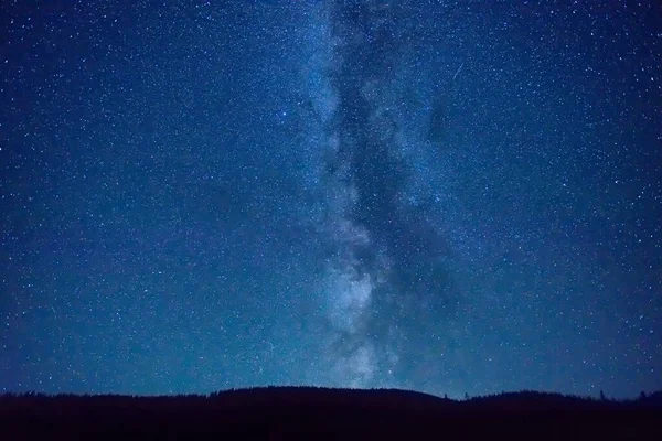 Noite Céu Azul Escuro Com Muitas Estrelas Láctea Galáxia Acima — Fotografia de Stock