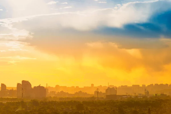 Pôr Sol Cidade Grande Cidade Baixa Paisagem Urbana Com Céu — Fotografia de Stock