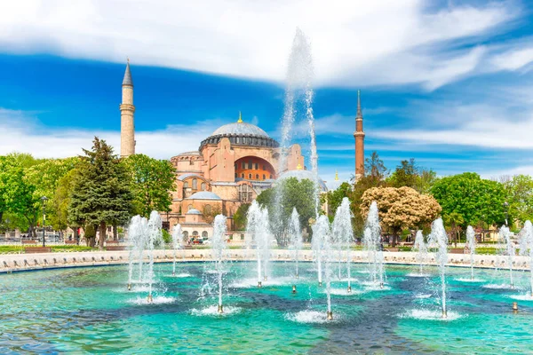 Ayasofya Camii, Kilise, İstanbul, Türkiye 'de çeşmeli katedral