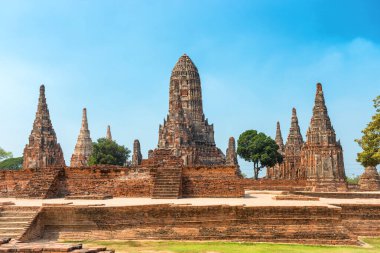 Eski Budist tapınağı Wat Chai Watthanaram 'ın tuğla kalıntıları. Ayutthaya, Tayland 'ın eski mimarisi