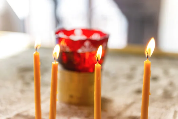 Velas Encendidas Iglesia Llama Vela Templo — Foto de Stock