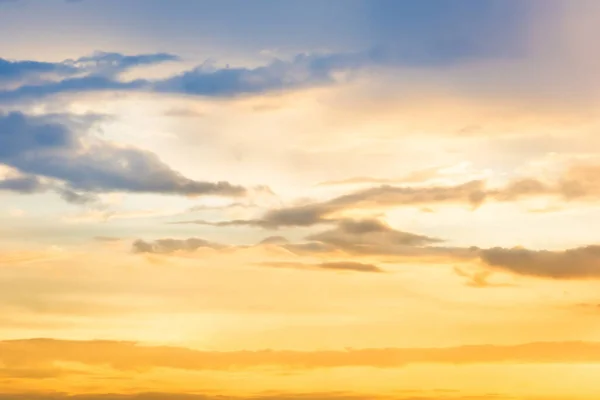 日没の空と雲 日没の空の自然背景 — ストック写真