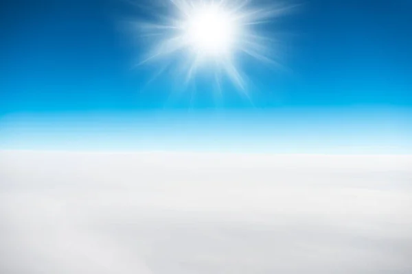 蓝天上的太阳和白云作为大自然的背景 — 图库照片